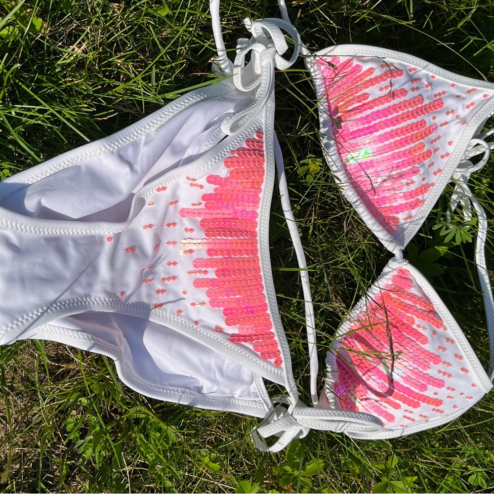 String Bikini - image 4